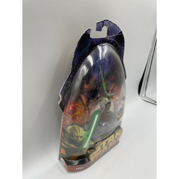 Star Wars Revenge of the Sith Spinning Attack Yoda 3.75" Figurine SEALED - Picture 4 of 9